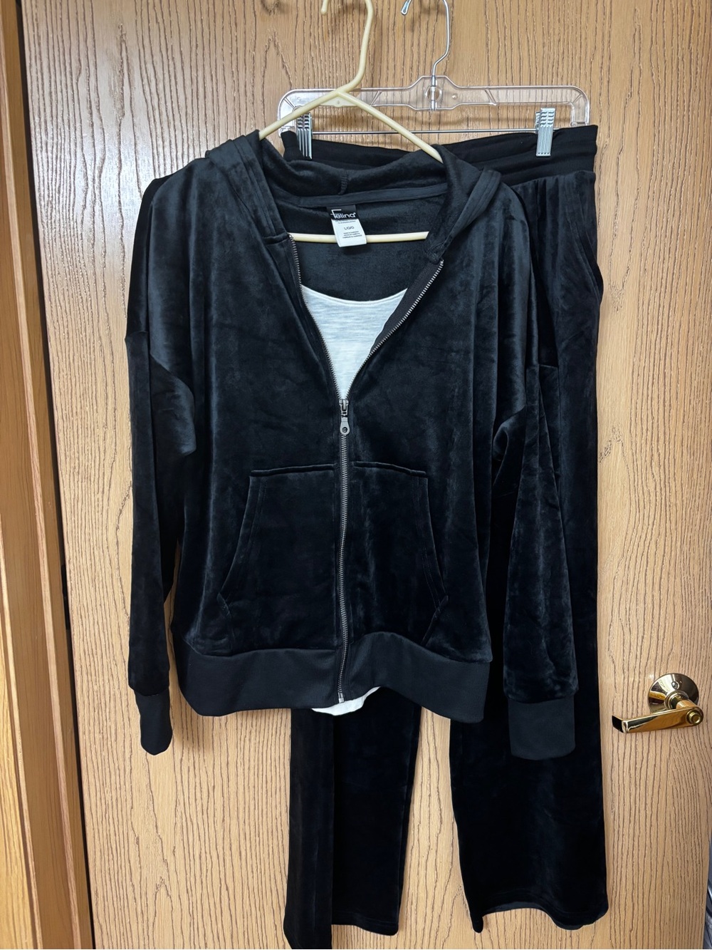 NWOT FELINA Velvet Black Zip-Up Hoodie & Pants Lounge Set, size L